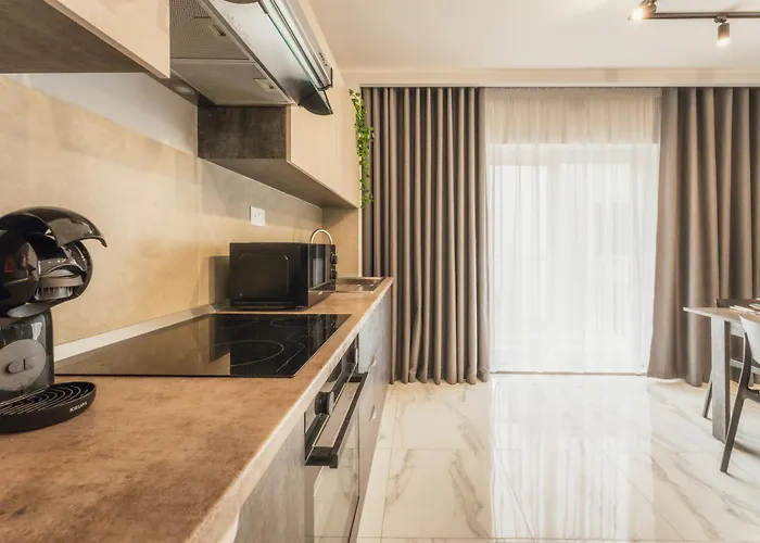 New - Only Unit 1 Modern 2-bedroom With Common Heated Jacuzzi By Sf Homes Apartman